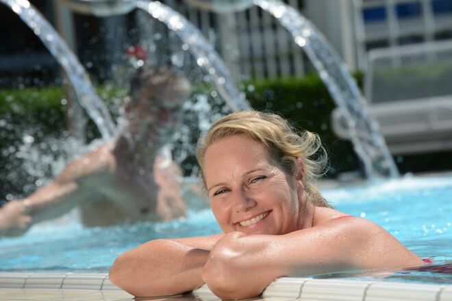 Erfrischend und entspannend zugleich: das Mineral-Thermalwasser der Limes-Therme