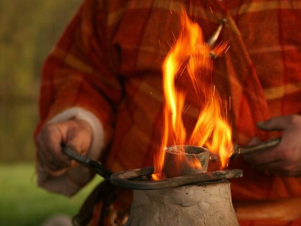 Schmiedeaktion in der keltischen Schmiede in Essing-Altessing