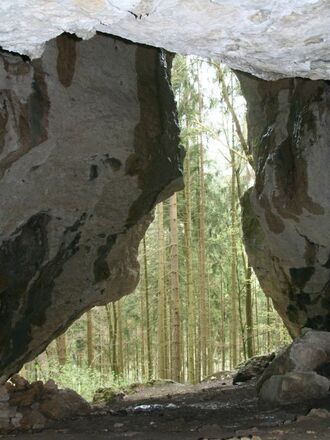 Kastlhänghöhle zwischen Riedenburg und Essing im Altmühltal