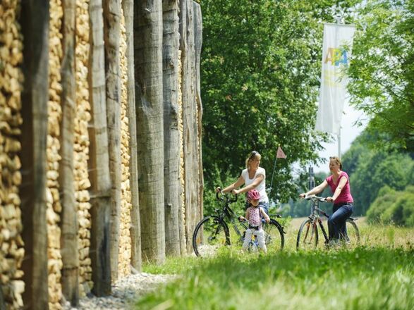 am keltischen Stadttor an der Schleuse in Kelheim-Grondsorf