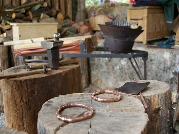 Schmiedeaktion in der keltischen Schmiede in Essing-Altessing