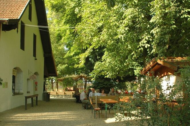Biergarten im Schloss Ratzenhofen bei Elsendorf