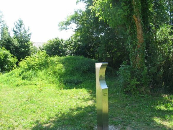 Nachbau eines Grabhügels aus der Bronzezeit in Essing-Altessing