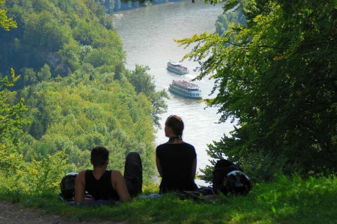 Blick vom Aussichtspunkt bei der Befreiungshalle Kelheim in die Weltenrburger Enge