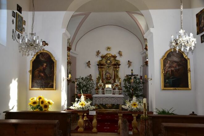 Altar in der Wallfahartskirche Frauenbründl bei Bad Abbach