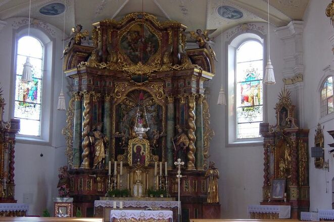 Altar der Klosterkirche im Paulinerkloster Mainburg