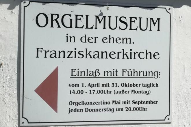 Schild am Orgelmuseum Kelheim