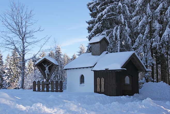 Kapelle im Winterkleid