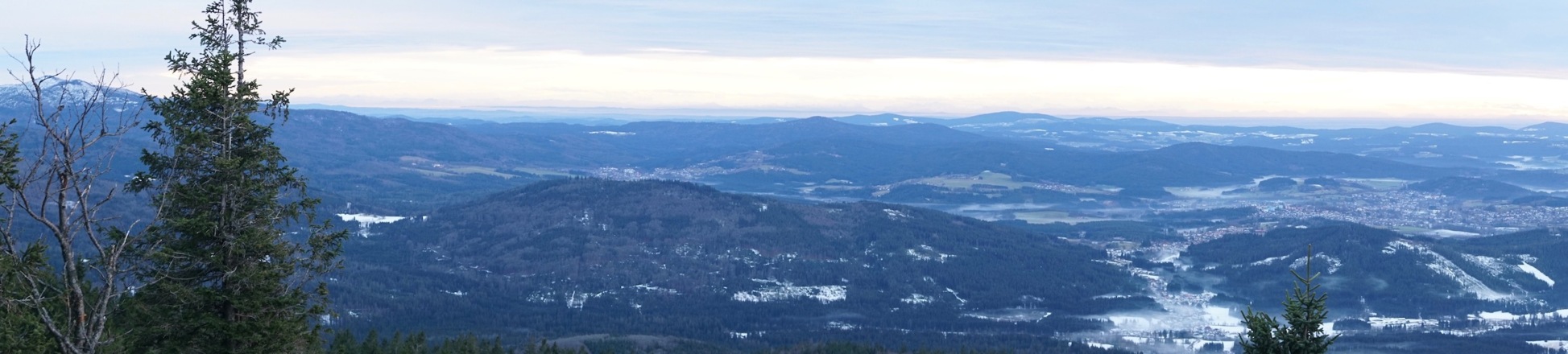 Spätherbstpanorama mit Großem Rachel (links)