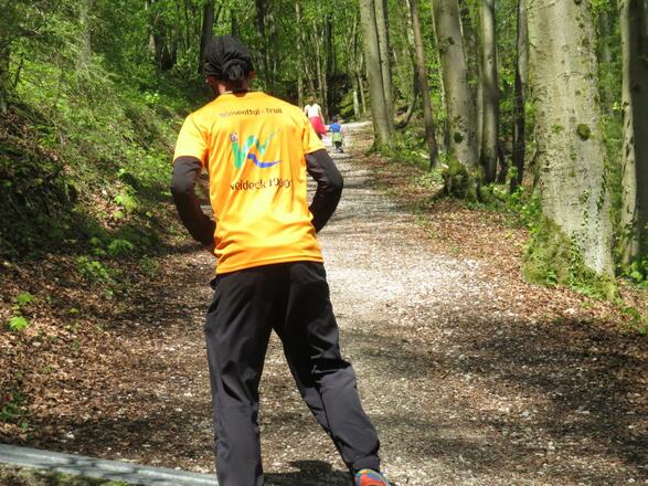 Jogging reverse downhill