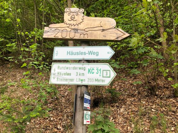 Hinweisschild Steinerner Löwe