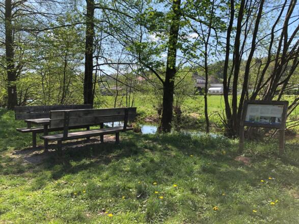 Sitzgruppe an der Haßlach