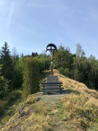 Das Kreuz auf dem Rollenberg bei Steinwiesen