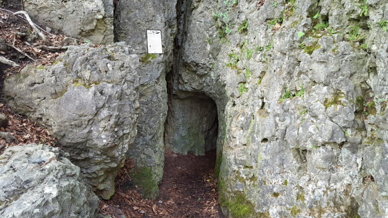 Der Eingang in die Rosenmüllershöhle