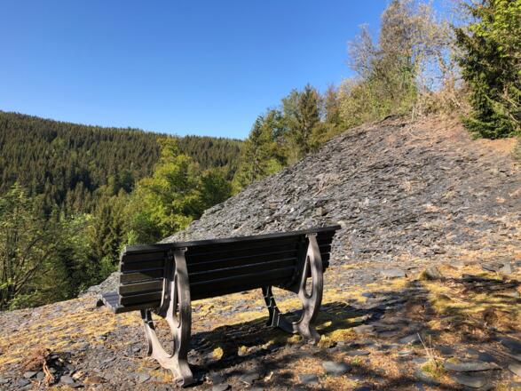 Bank auf der oberen Schieferhalde
