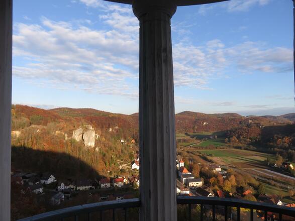 Prinz-Rupprecht-Pavillon - Blick über Streitberg zur Neideck