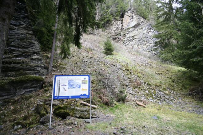 Die Infotafel im Oertelsbruch