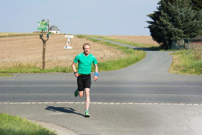 Abzweig zum Parkplatz Windrad Lauenhain