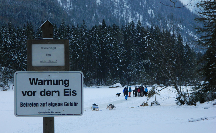 Warnung vor dem Eis am Hintersee