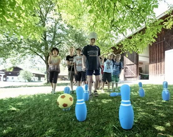 Abwechslungsreiches Kinderprogramm im Freien.