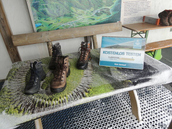 LOWA-Testcenter an der Bergstation der Kampenwandseilbahn