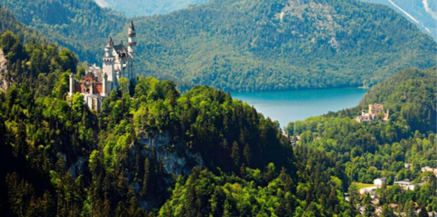 Schloß Neuschwanstein u. Hohenschwangau mit Alpsee