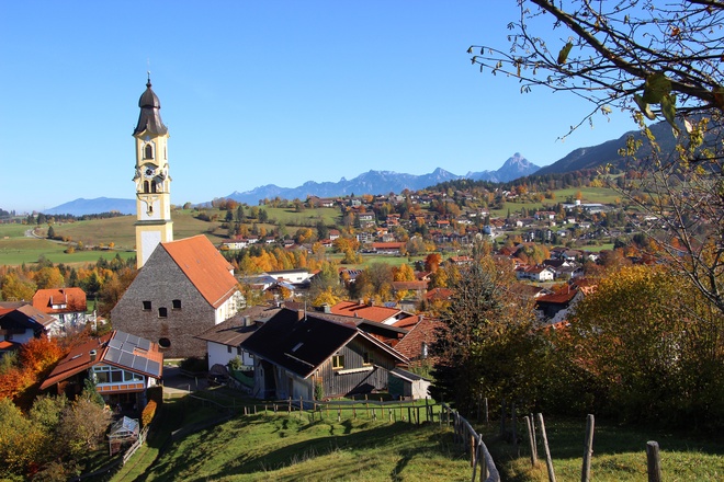 Blick auf die Pfarrkirche St. Nikolaus vom Hörnle