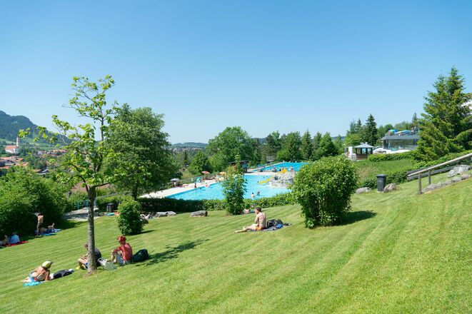 Liegewiese im Alpenbad