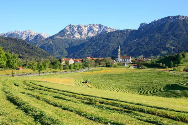 Ortsansicht von Pfronten im Allgäu, Kirche St. Nikolaus