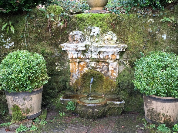 Quelle vor der Abendmahlkapelle