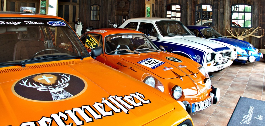 verschiedene Modelle des Renault Alpine