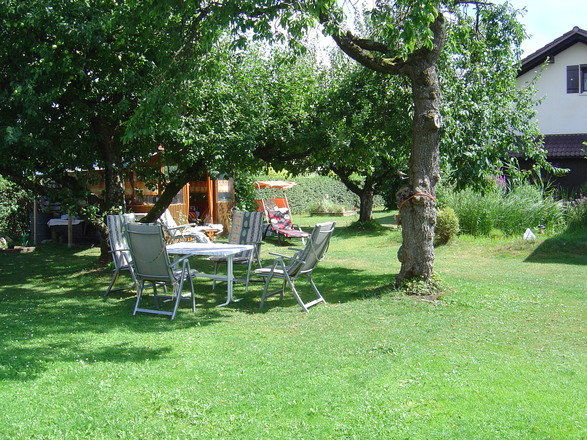 Was gibt es schöneres als unter einem Apfelbaum den Urlaub zu genießen?