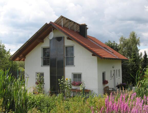Idyllisch gelegen, abseits von der Straße kann man im Garten den Tag genießen