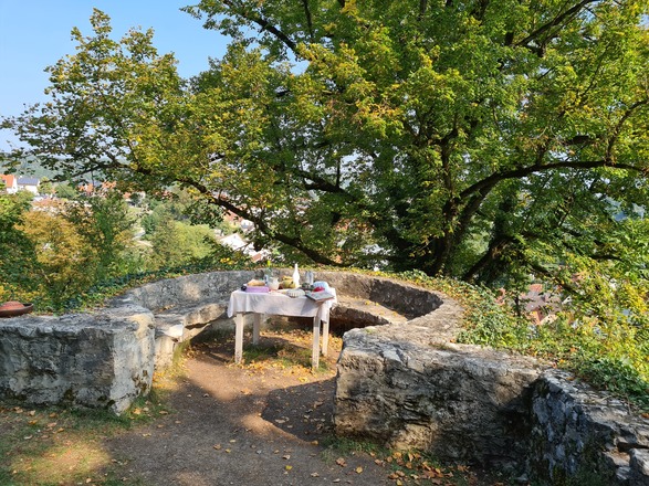 Schleifenroute - Harburg Burg Harburg  Märchenweg "Tischlein deck dich"
