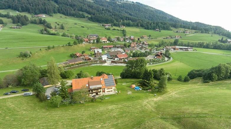 Unser Haus mit Dorfblick