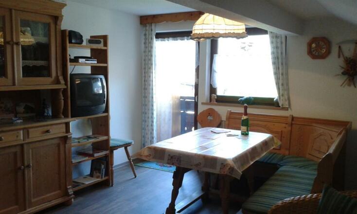 Eßecke mit Bauernschrank