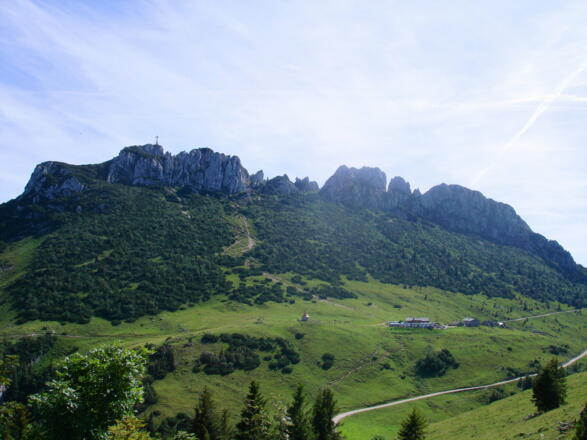 Steinlingalm unter dem Kampenwandmassiv