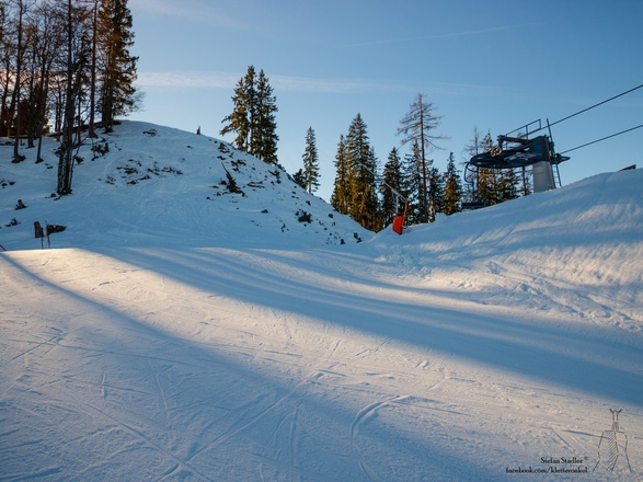 hinter dem Lift vorbei am Ziehweg weiter
