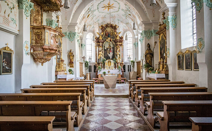 Innenraum der Kirche St. Valentin Marzoll
