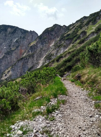 Der letzte Abschnitt des Weges führt durch hochalpines Gelände.