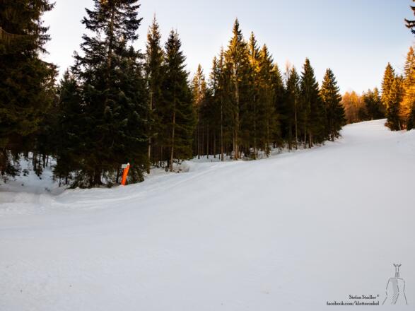 immer am Rand der Familienabfahrt weiter ansteigen