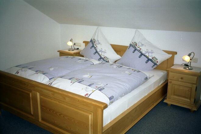 Schlafzimmer 1