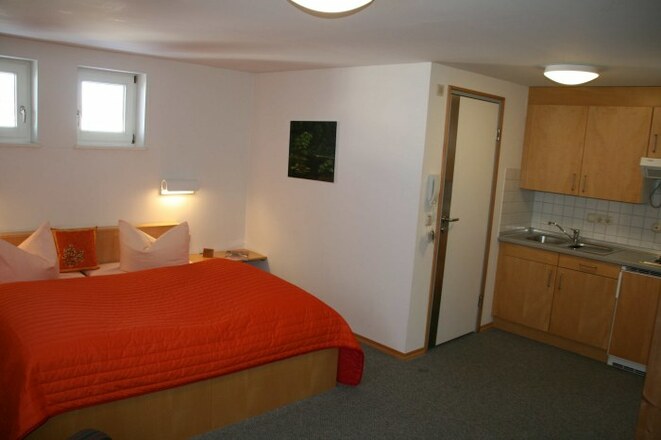Doppelzimmer mit Kochzeile