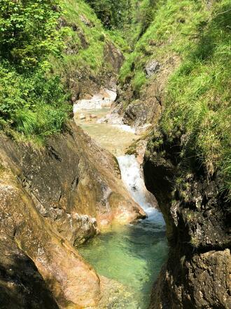 Durch die Almbachklamm
