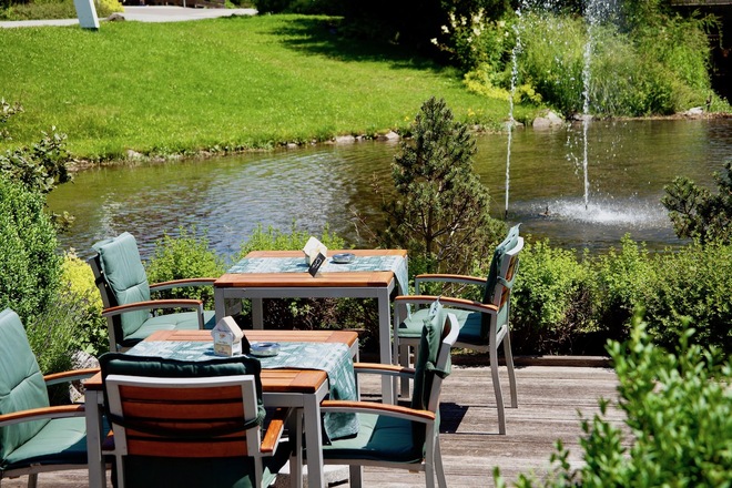 Die Sonnenterrasse direkt am Grundbach