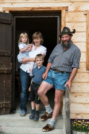 Auf der Alpe Zunkleiten hilft die ganze Familie
