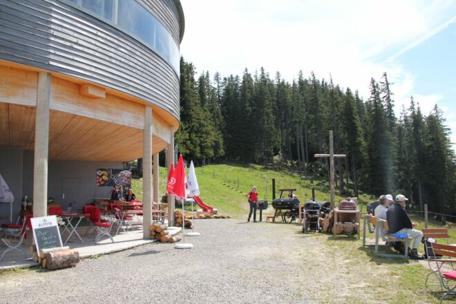 Direkt an der Bergstation der Hörnerbahn gelegen