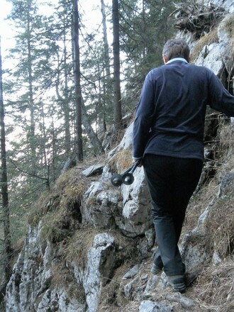 exponierter steiler Waldanstieg