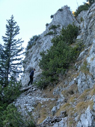 steiles Schrofengelände der Südwand