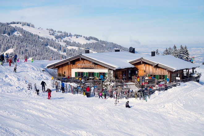 web_ofterschwang-winter-skigebiet_weltcuphuette_pro-vision-media02_1